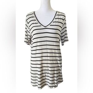 Zenana Outfitters Black and White Striped V-Neck Tee